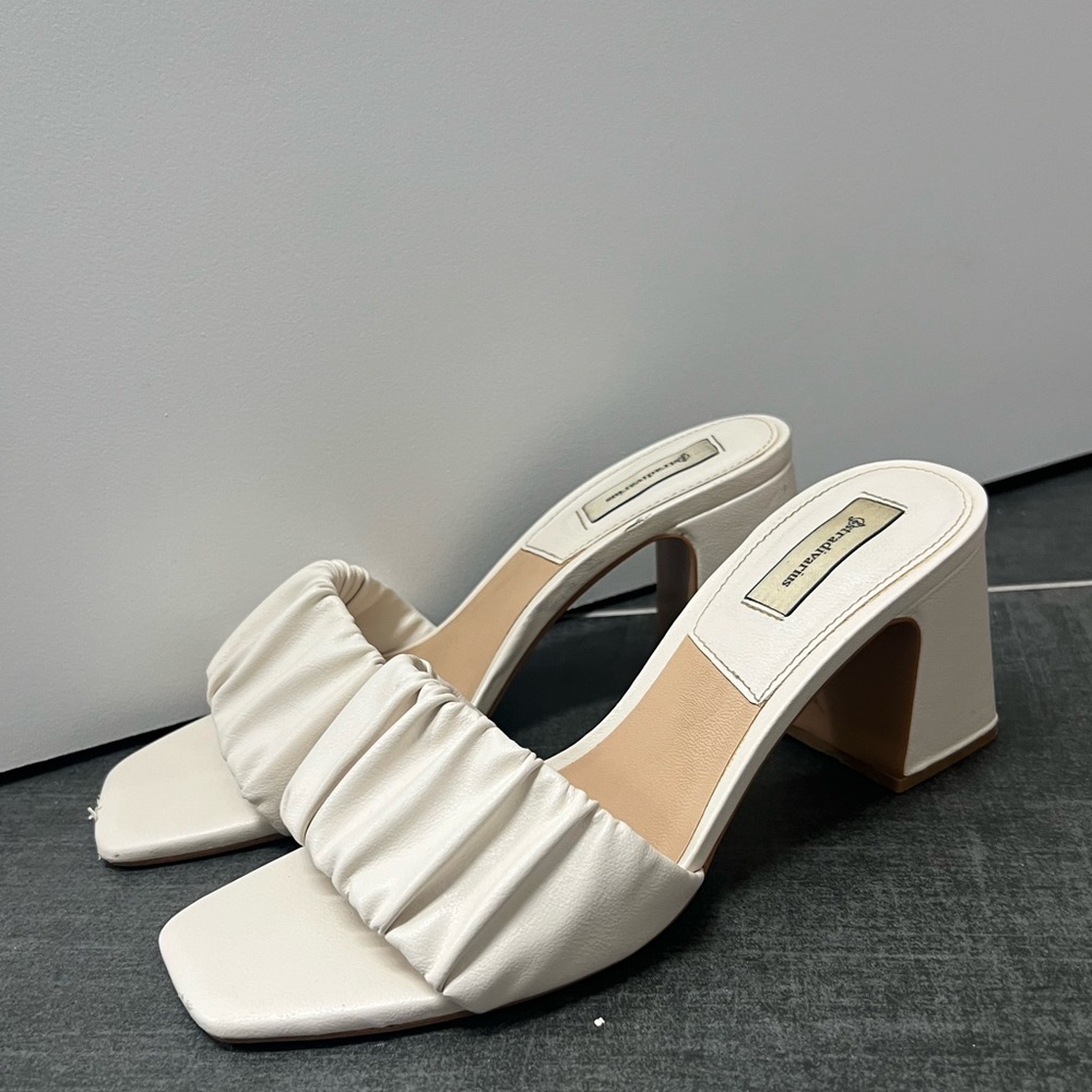 Stradivarius white block heel sandal size 7
